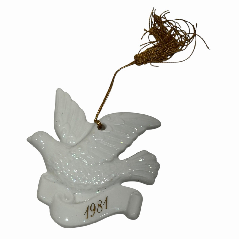 Vtg Avon 1981 Christmas Remembrance Ceramic Dove Ornament White Made In Japan